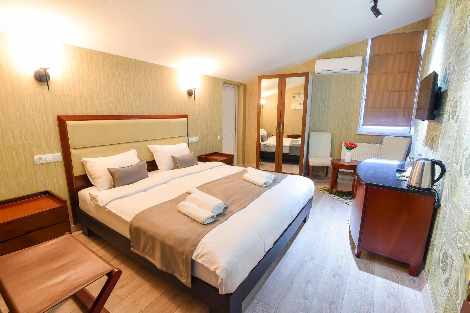Kraveli Hotel Tbilisi Exterior photo