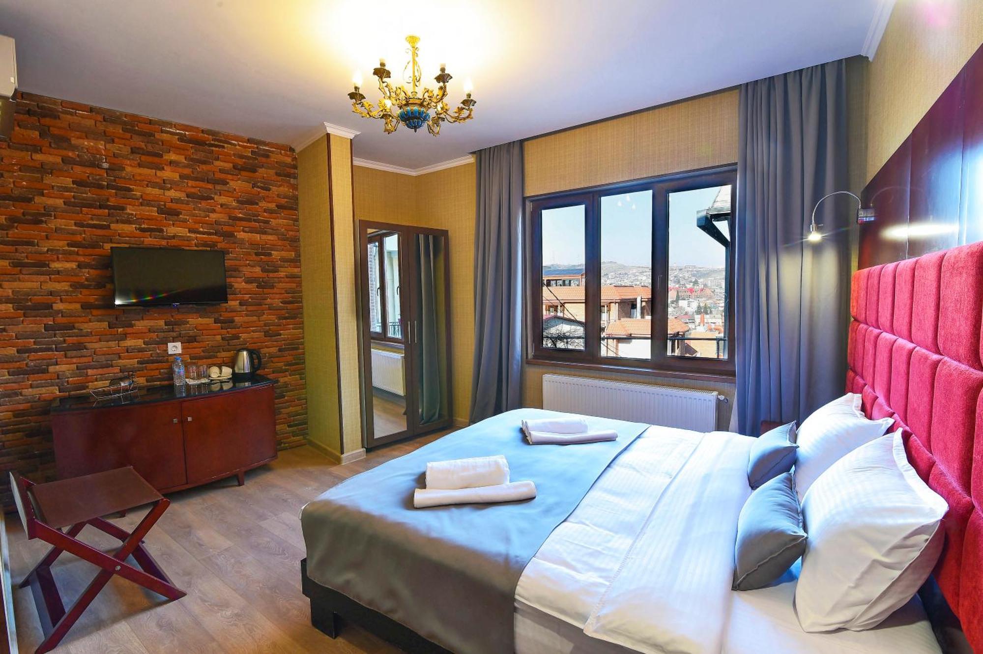 Kraveli Hotel Tbilisi Exterior photo