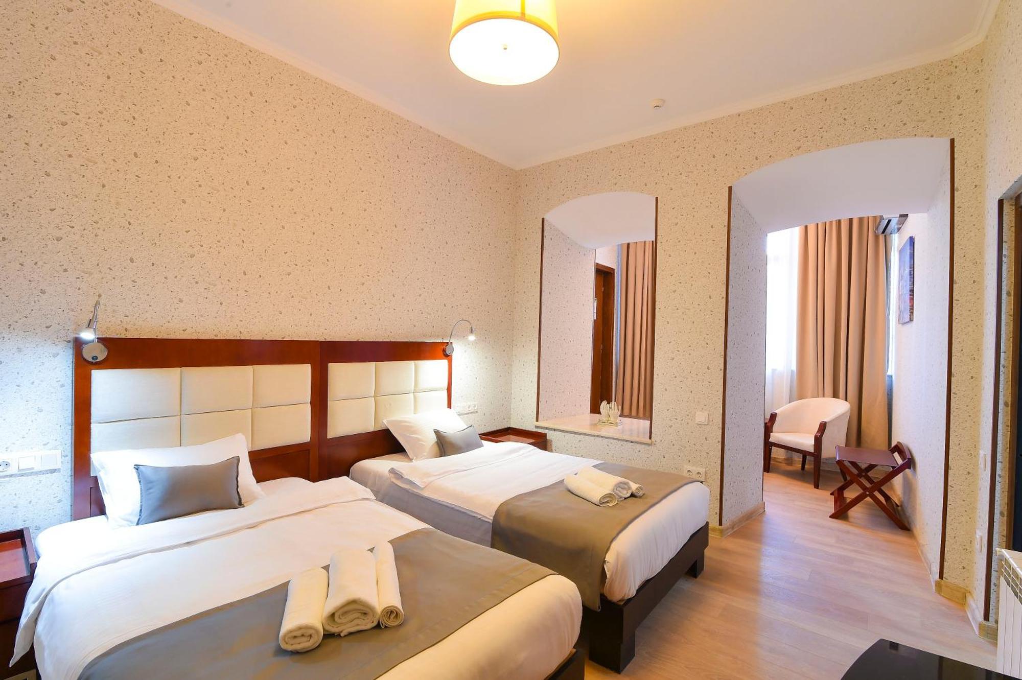 Kraveli Hotel Tbilisi Exterior photo