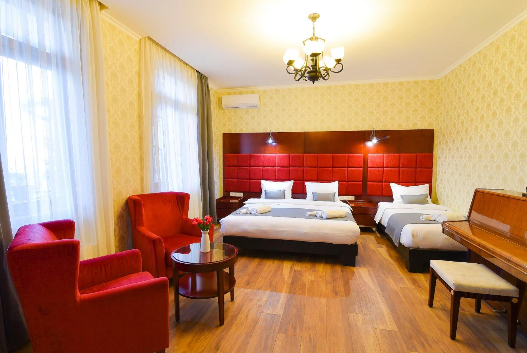 Kraveli Hotel Tbilisi Exterior photo