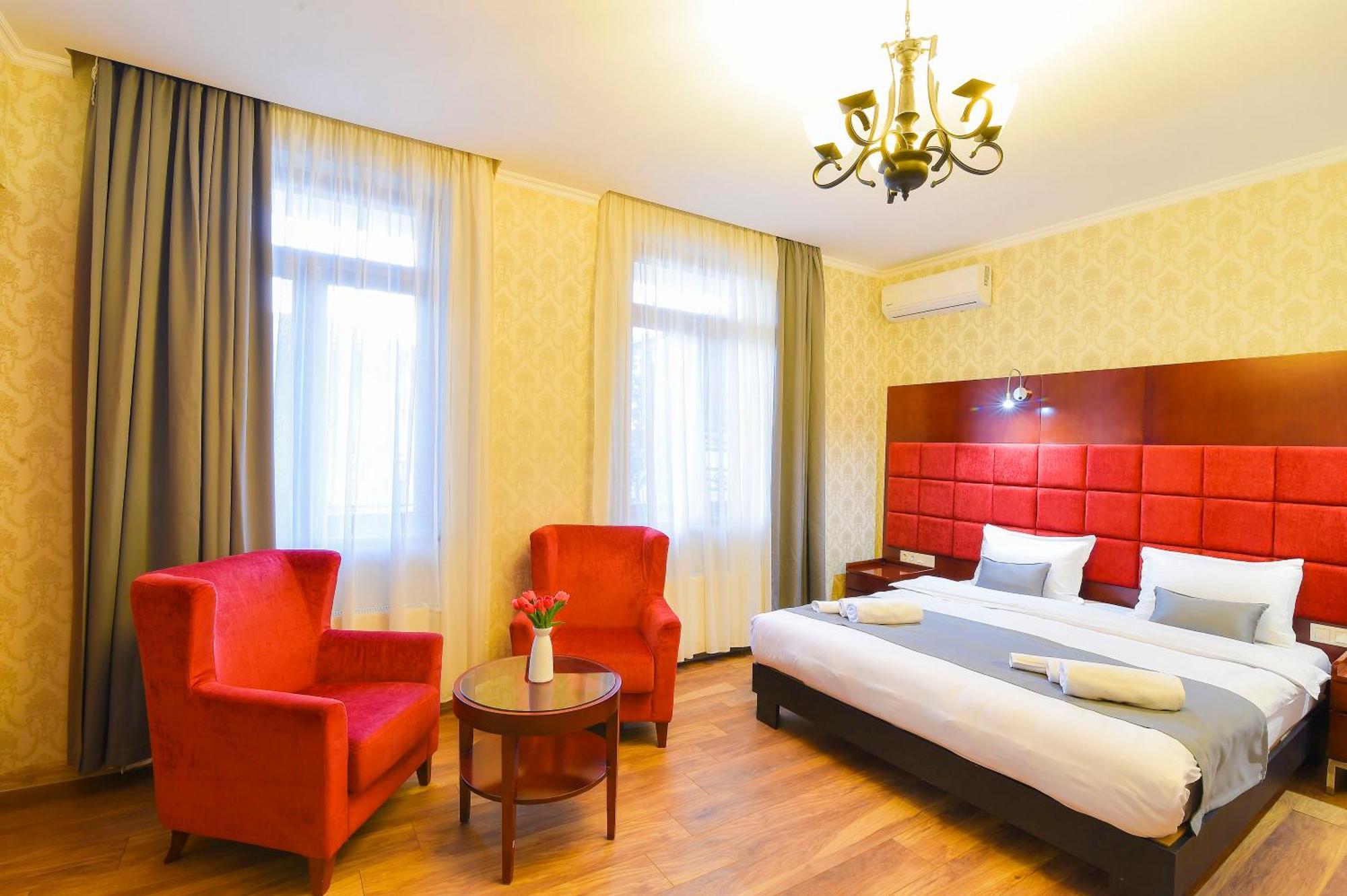 Kraveli Hotel Tbilisi Exterior photo