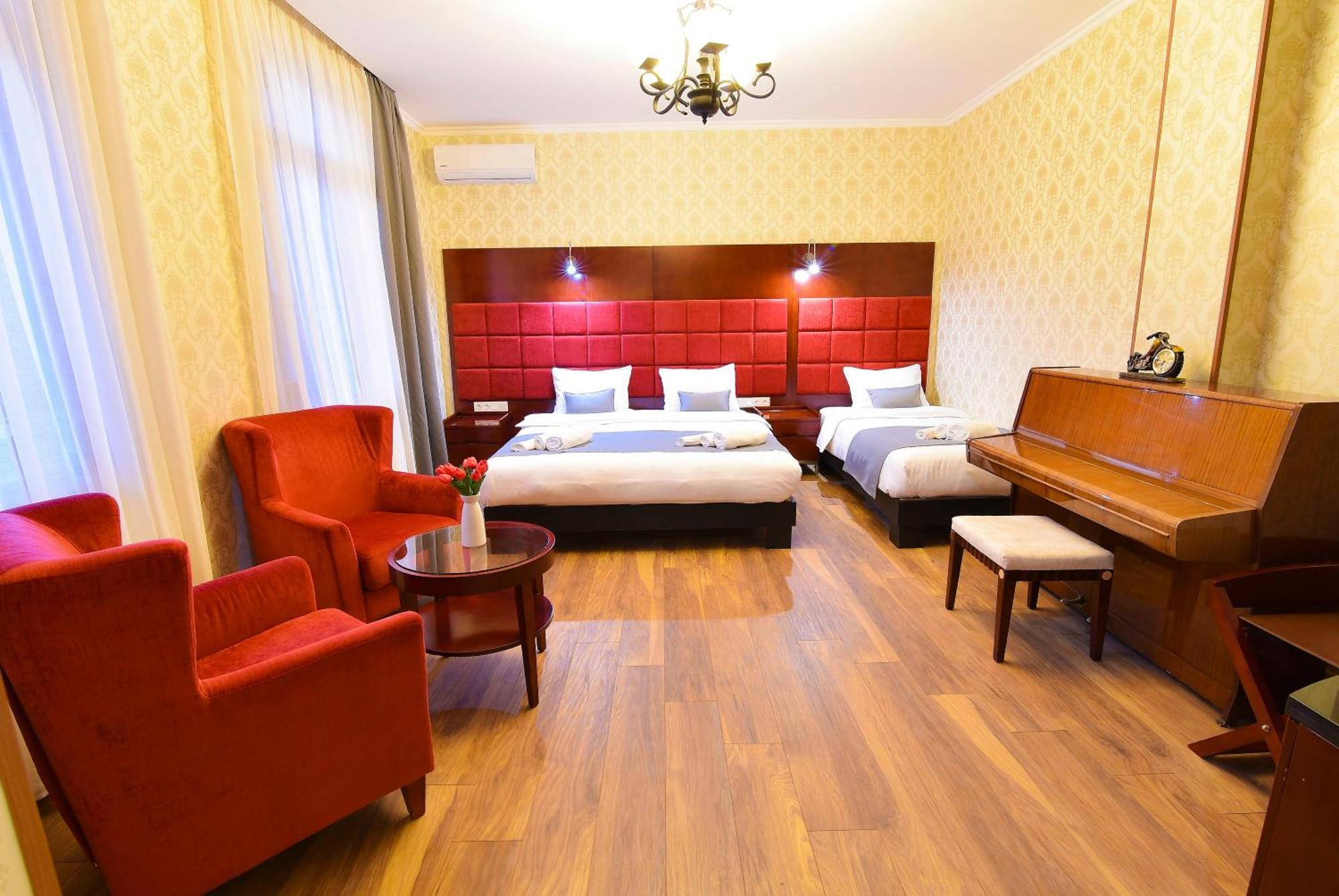 Kraveli Hotel Tbilisi Exterior photo