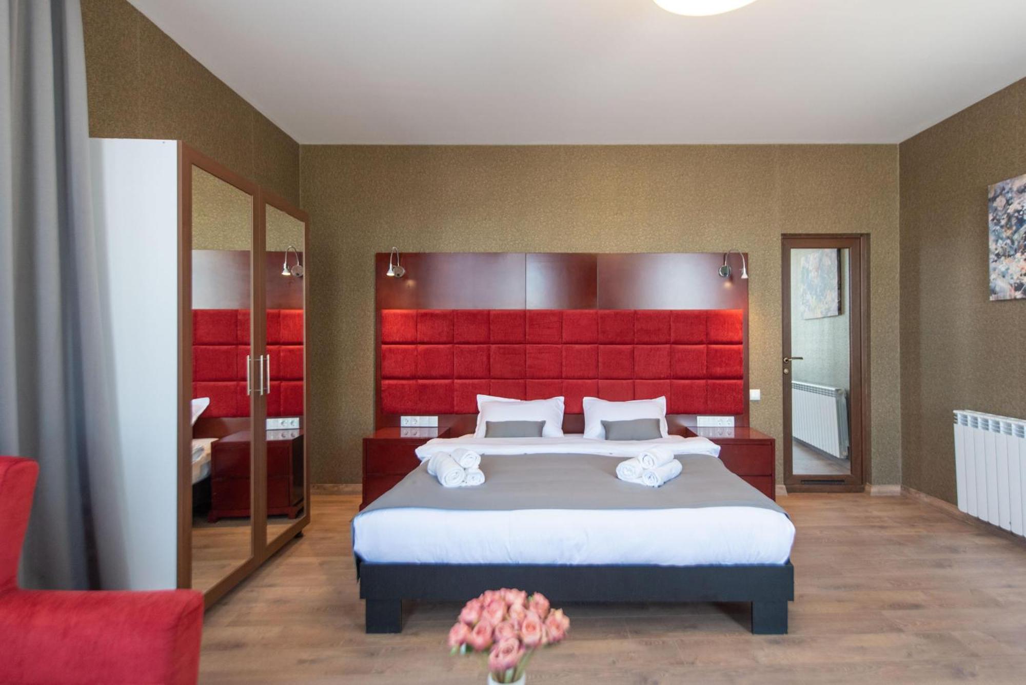Kraveli Hotel Tbilisi Exterior photo