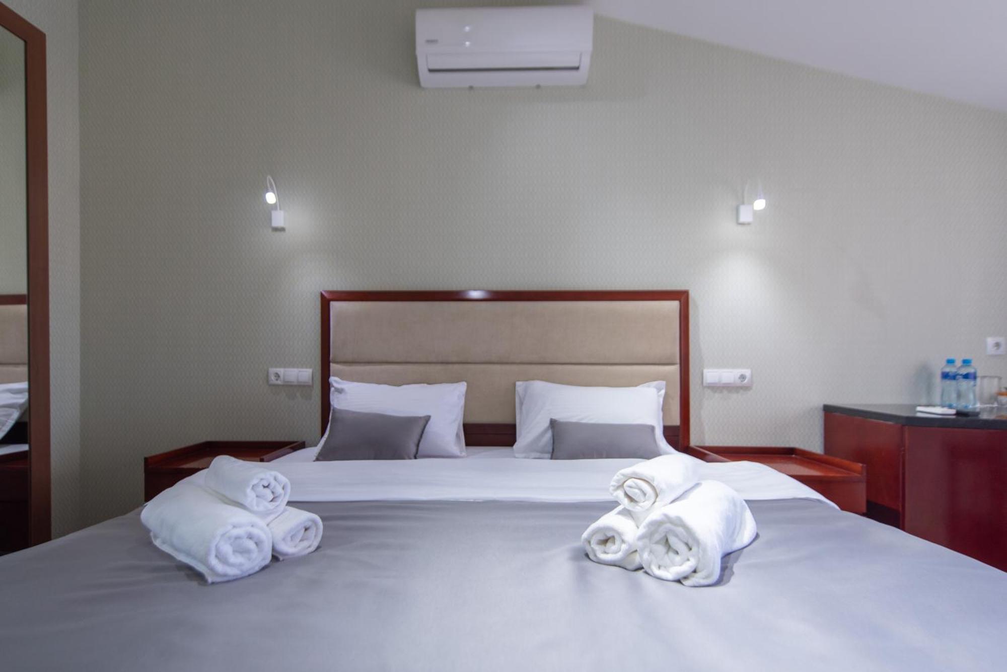 Kraveli Hotel Tbilisi Exterior photo