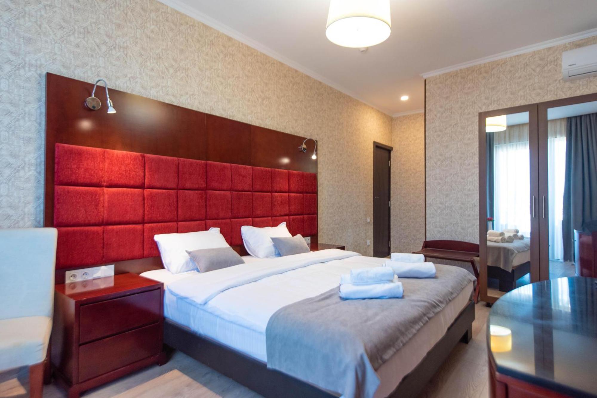Kraveli Hotel Tbilisi Exterior photo