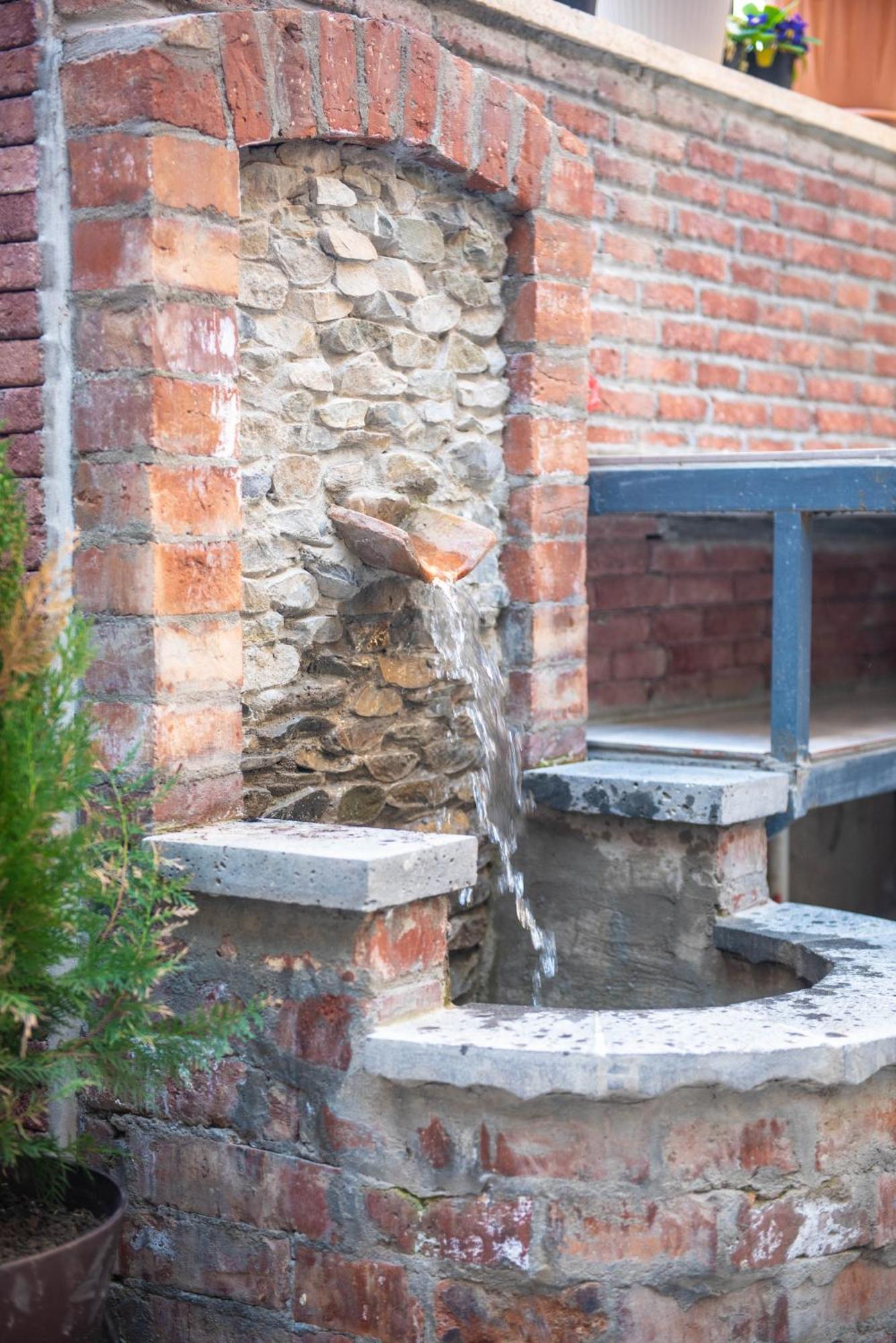 Kraveli Hotel Tbilisi Exterior photo