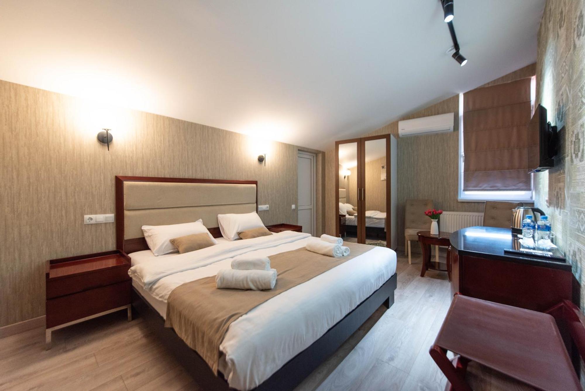 Kraveli Hotel Tbilisi Exterior photo