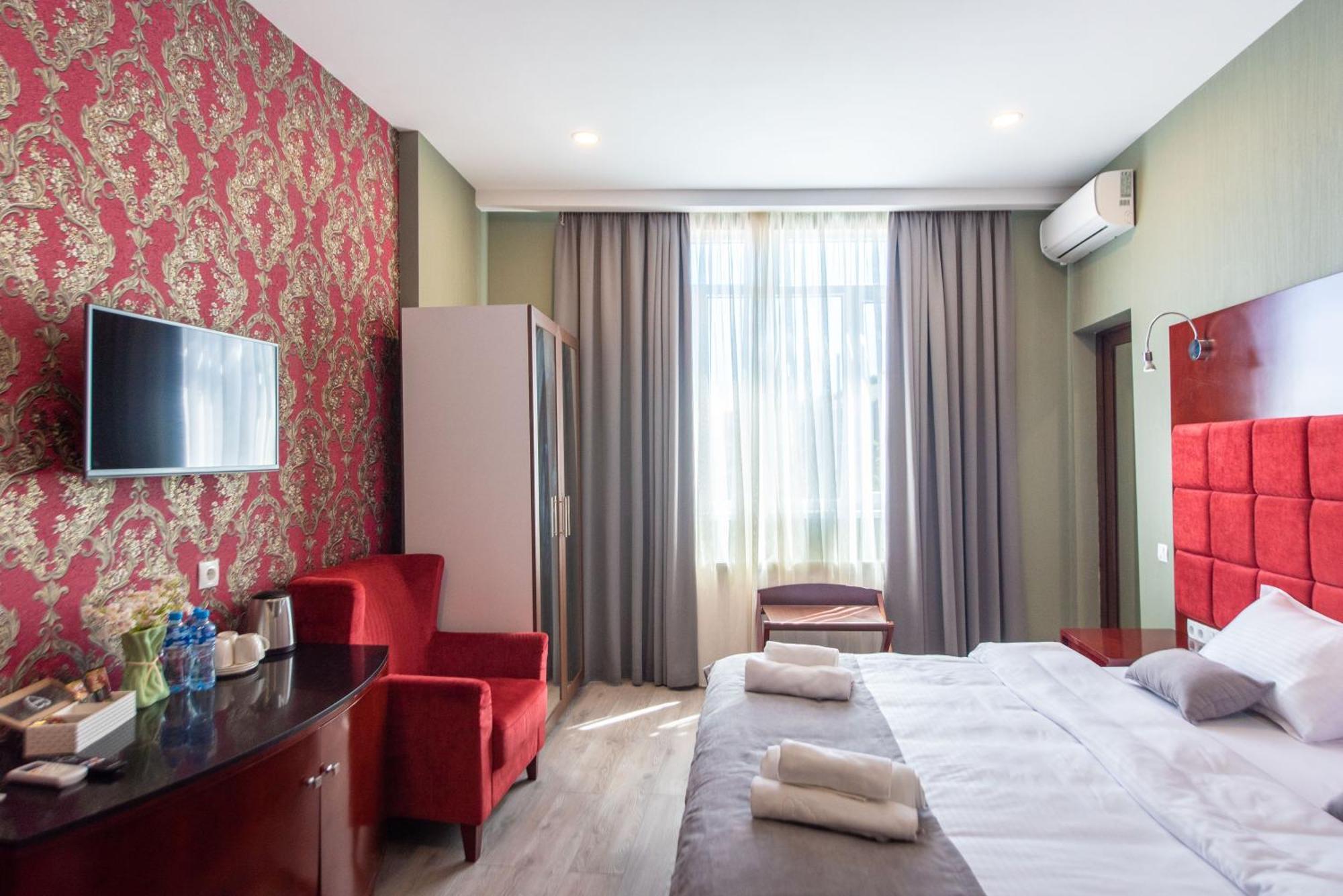 Kraveli Hotel Tbilisi Exterior photo