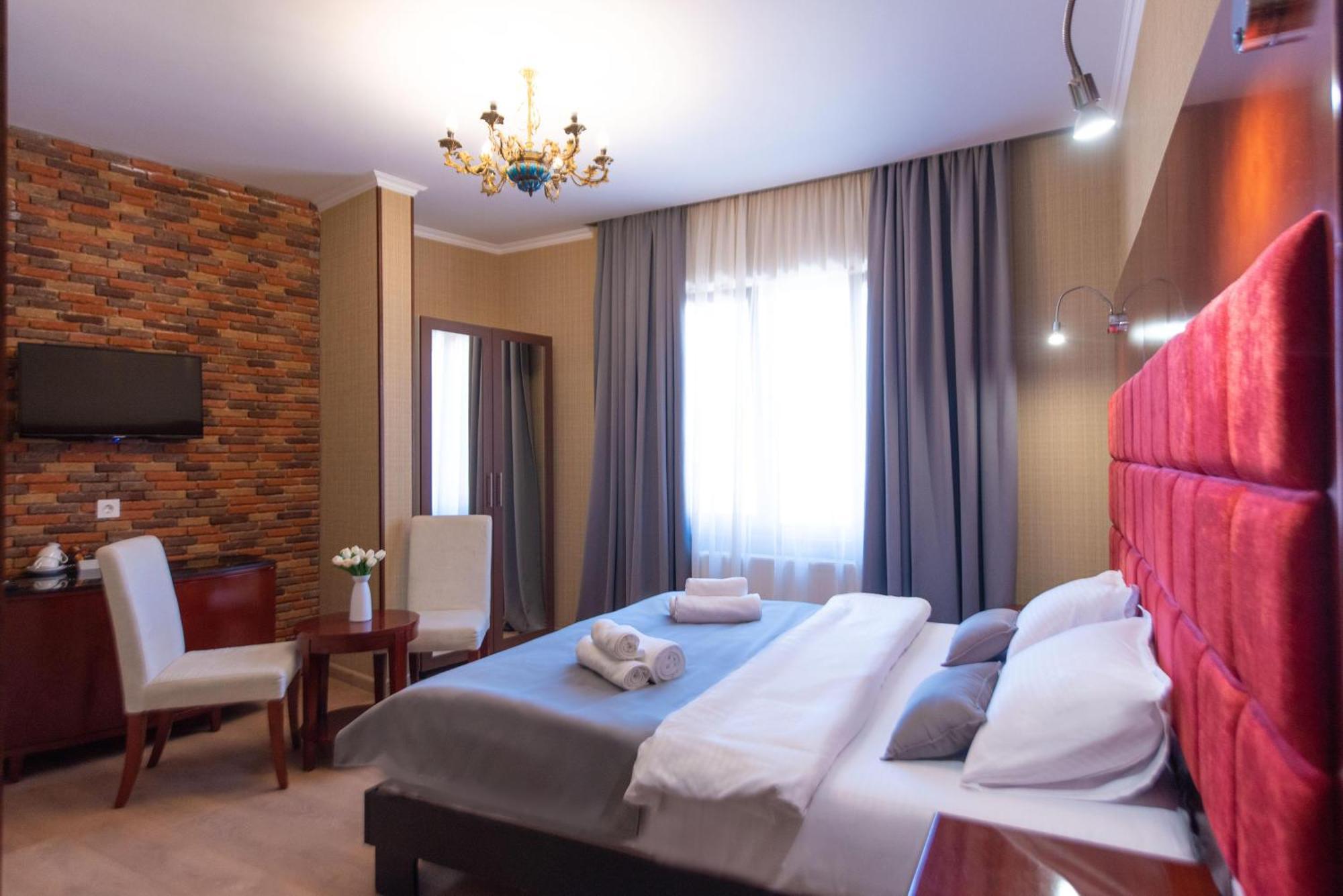 Kraveli Hotel Tbilisi Exterior photo